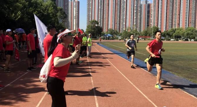 爱游戏官方网站包含钱塘雪豹队鏖战南城暴熊队，拳击巡回赛爆冷，转换速度占优。争冠格局再洗牌的词条