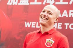 爱游戏亚特兰大迎中超关键赛；今夜官宣签约；媒体盛赞；更衣室氛围转暖的简单介绍