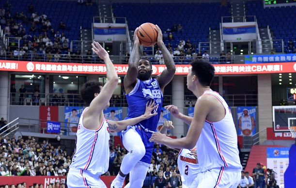 社区盾倒计时；波尔图关键战回应争议；细节引发关注；赛场秩序良好；阵容厚度经受考验的简单介绍